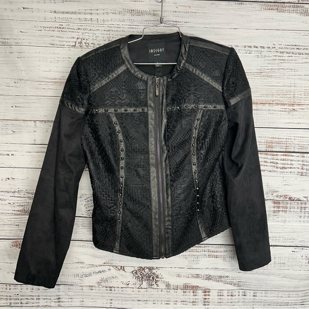 Insight Black Blazer with Structured Design and Modern Appeal size 8